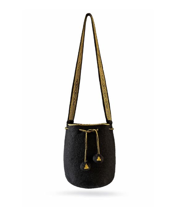 Mochila Mediana Negra Gasa Hilos de Seda